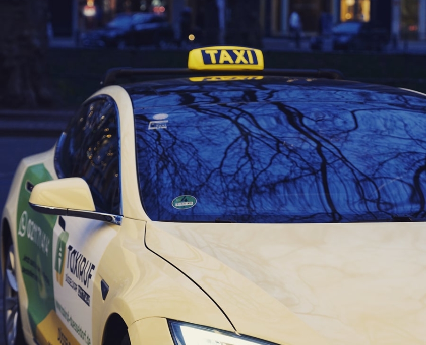 Kontakt - Taxi Ruf Düsseldorf GmbH - Telefon 0211 211 211